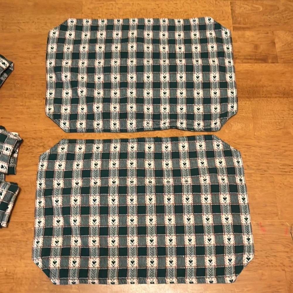 Set of 2 Handmade Cloth Reversible Placemats with 4 Coordinating Cloth Napkins